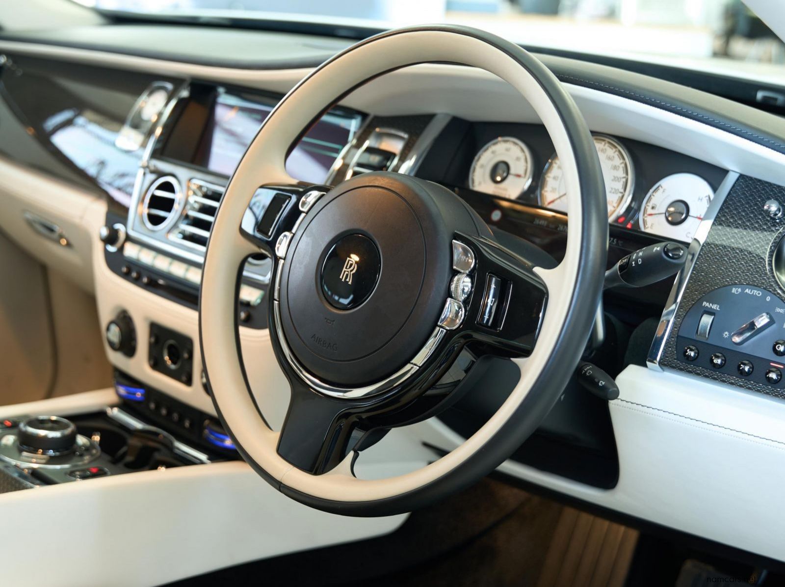 2020 Rolls-Royce Ghost Black Badge pictures