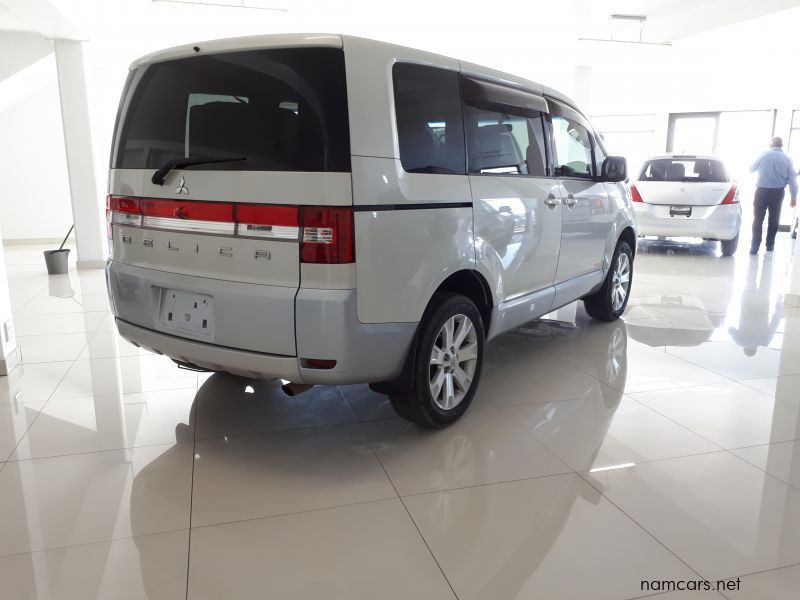 Mitsubishi delica 2010