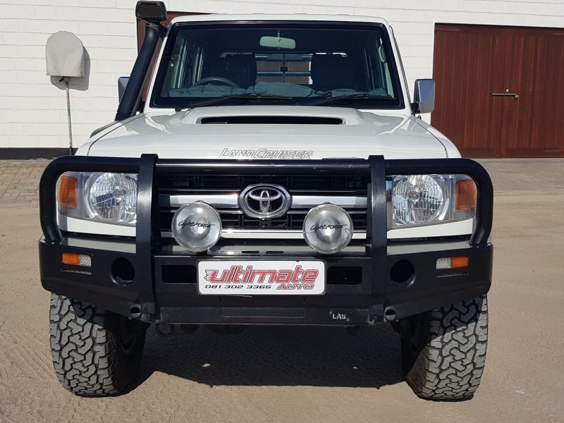 Fiche technique TOYOTA LAND CRUISER SW 4.5 V8 D-4D - Motorlegend