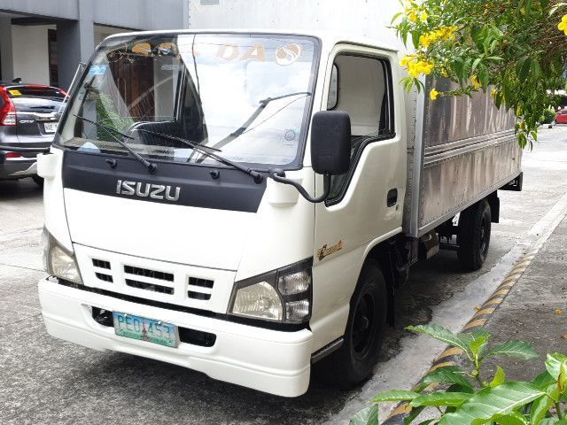 Isuzu elf 2010