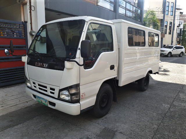 Isuzu elf 3