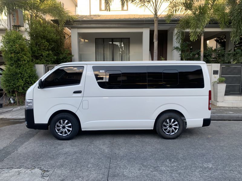 Toyota hiace commuter