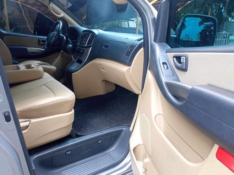 2020 Hyundai Grand Starex pictures