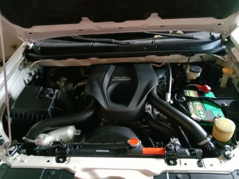 2016 Isuzu muX pictures