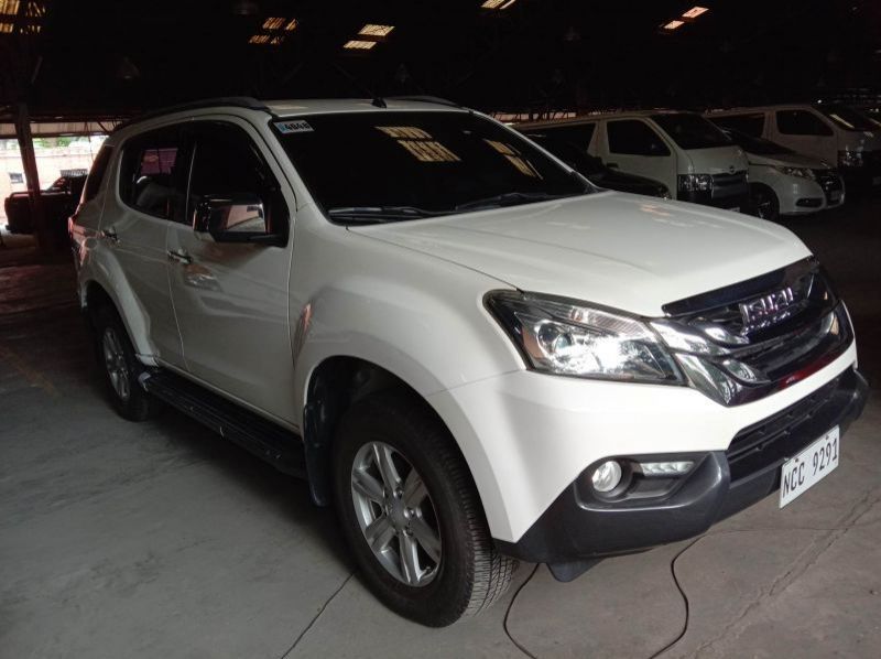 2016 Isuzu muX pictures