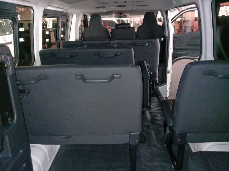 2017 Toyota hiace pictures