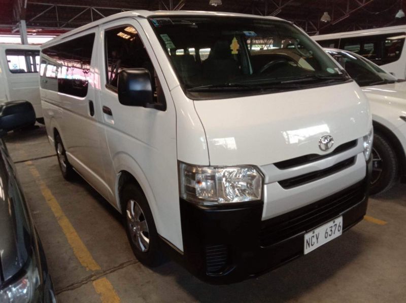 2017 Toyota hiace pictures