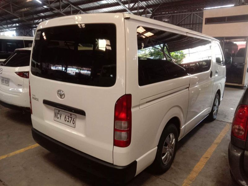 2017 Toyota hiace pictures