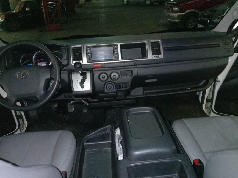 2017 Toyota hi ace super grandia pictures