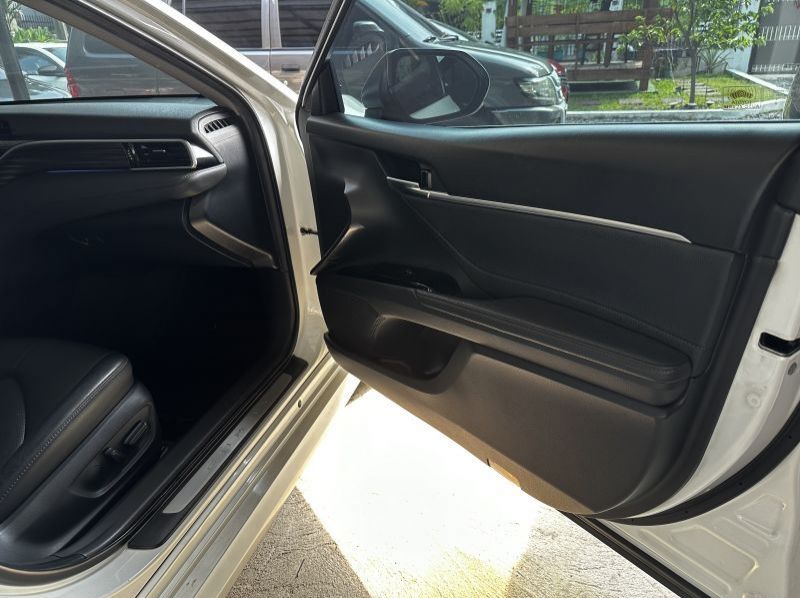 2019 Toyota Camry 2.5V pictures