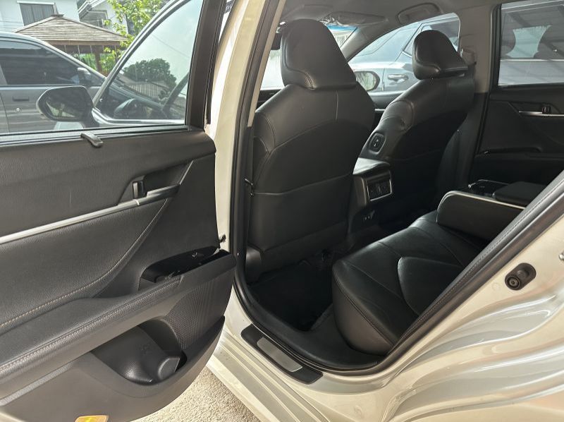 2019 Toyota Camry 2.5V pictures