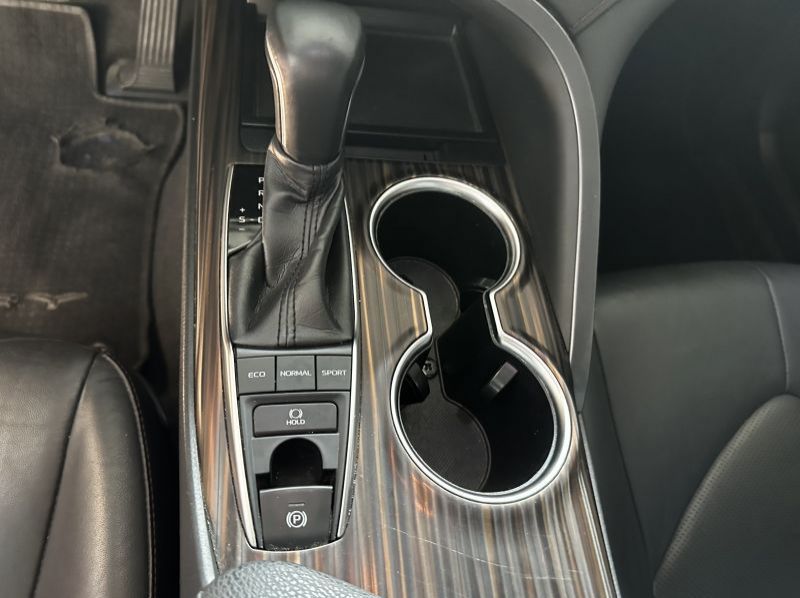 2019 Toyota Camry 2.5V pictures