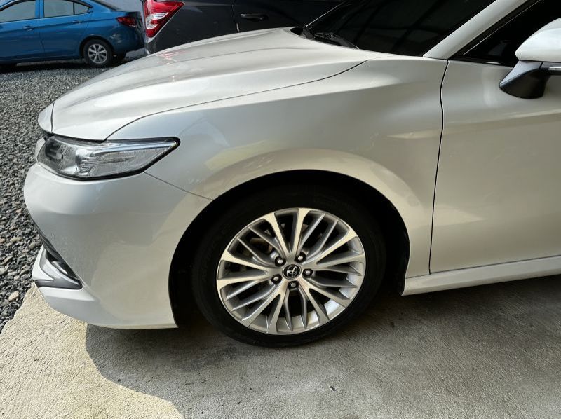 2019 Toyota Camry 2.5V pictures