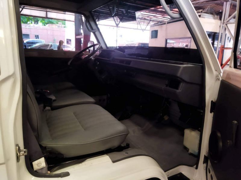 2017 Mitsubishi L300 pictures