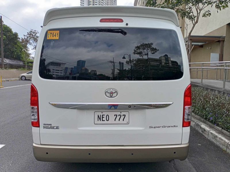 2017 Toyota Super Grandia pictures