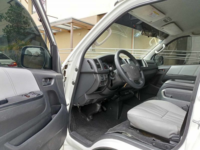 2017 Toyota Super Grandia pictures