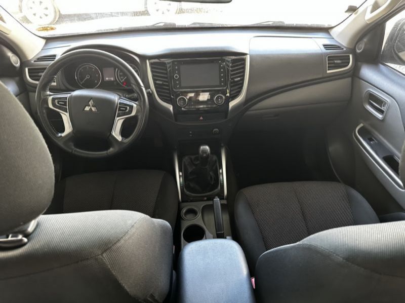 2018 Mitsubishi Strada pictures