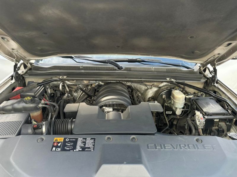 2016 Chevrolet Suburban pictures