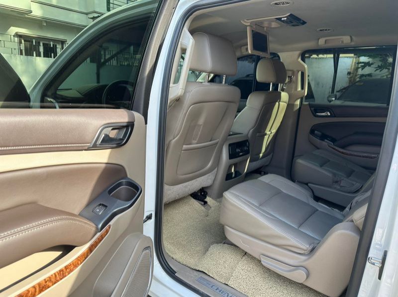 2016 Chevrolet Suburban pictures