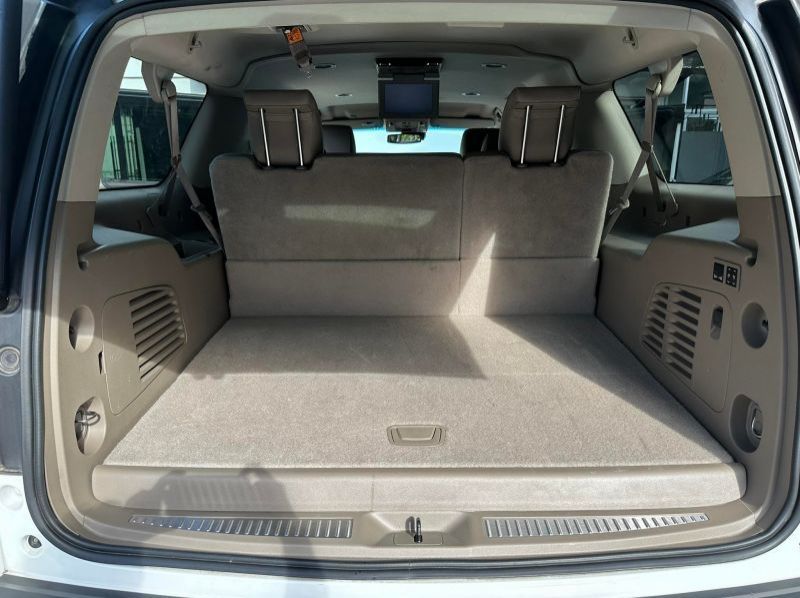 2016 Chevrolet Suburban pictures