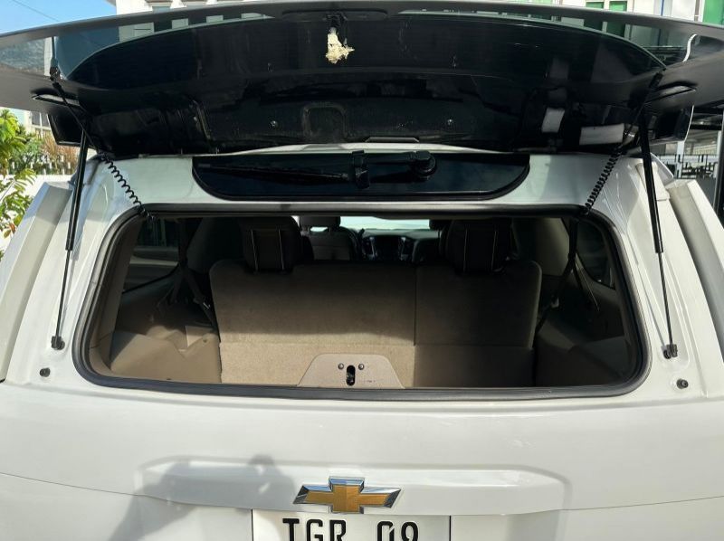 2016 Chevrolet Suburban pictures