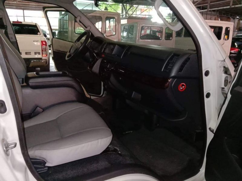 2016 Toyota Hiace Super Grandia pictures