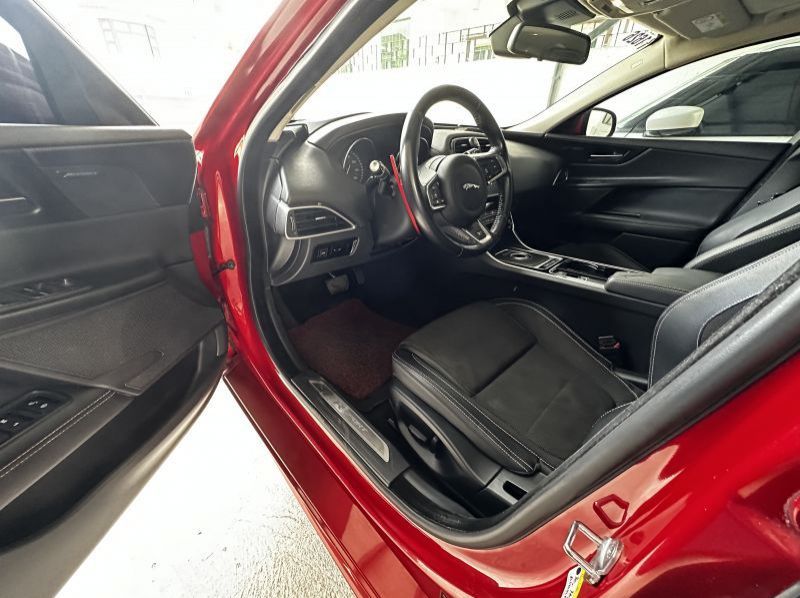 2016 Jaguar XE R Sport pictures