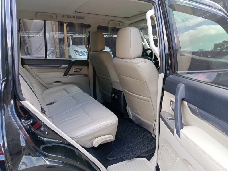 2015 Mitsubishi Pajero pictures