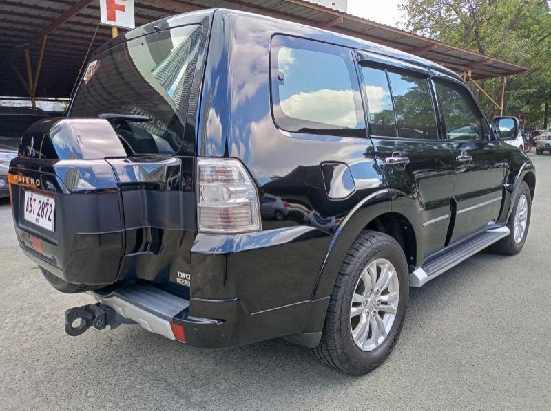 2015 Mitsubishi Pajero pictures