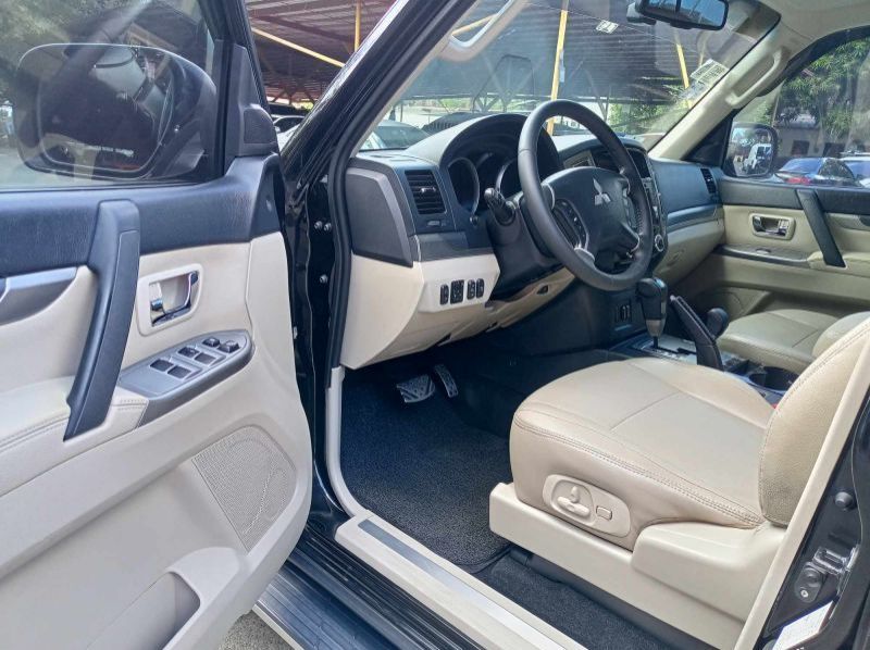 2015 Mitsubishi Pajero pictures