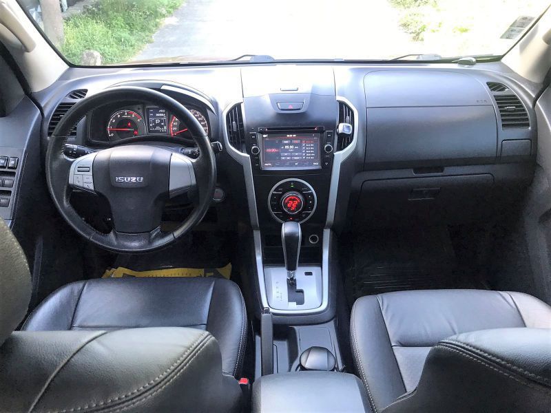 2015 Isuzu MUX for sale | 30 000 Km | Automatic transmission - Elmer Chan