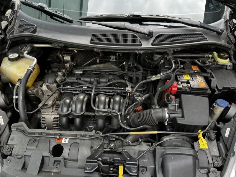 2014 Ford Fiesta pictures