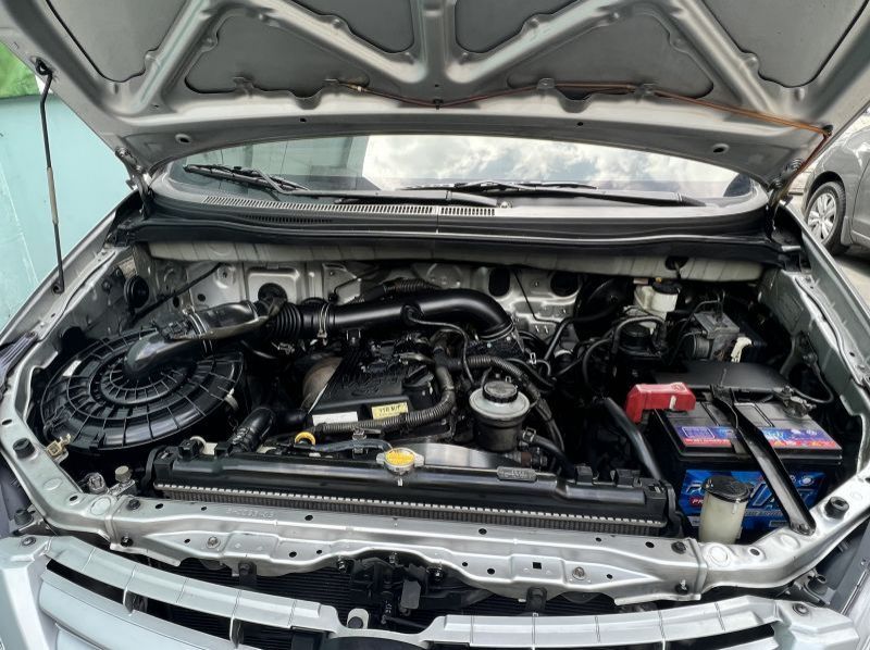 2011 Toyota Innova G pictures