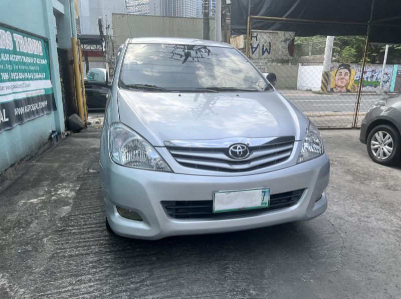 2011 Toyota Innova G pictures