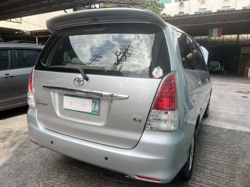 2011 Toyota Innova G pictures