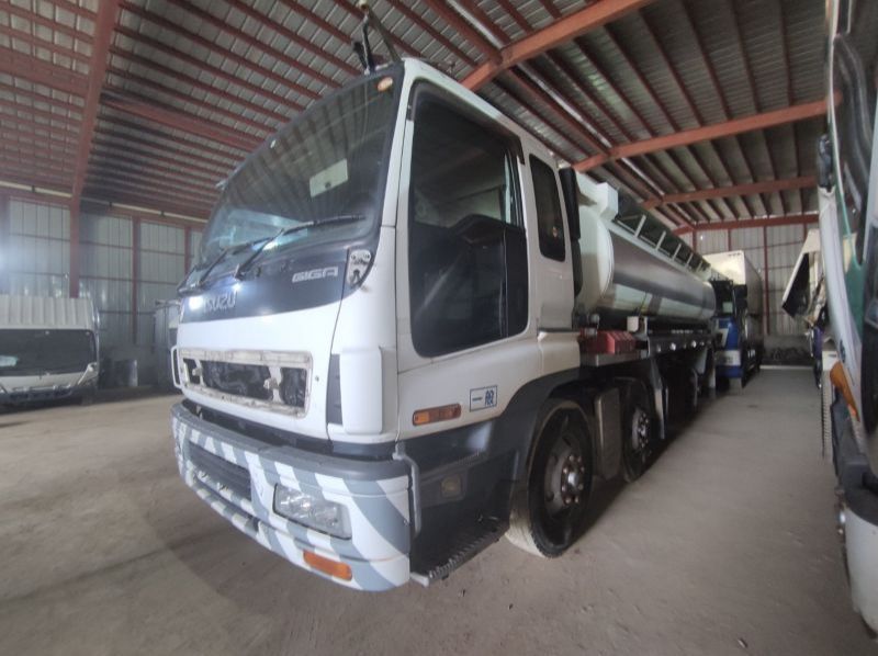 2021 Isuzu GIGA CYG TANKER TRUCK pictures