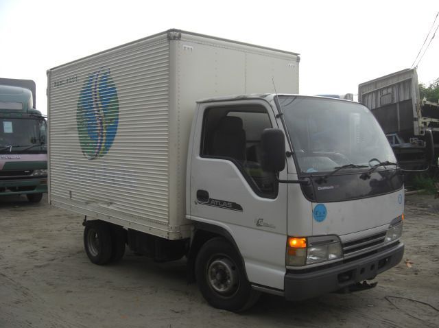 Shops isuzu elf closed van