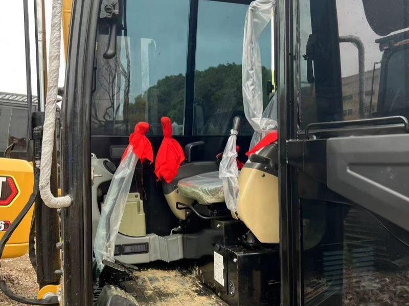 2021 CATERPILLAR 305.5E2 pictures