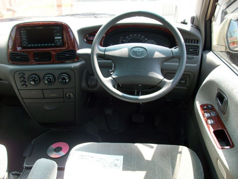 Noah 2001. Тойота Ноах 2001г. Toyota Noah 2001 салон. Toyota Noah 2001 год. Toyota Noah 2001 с левым рулем.