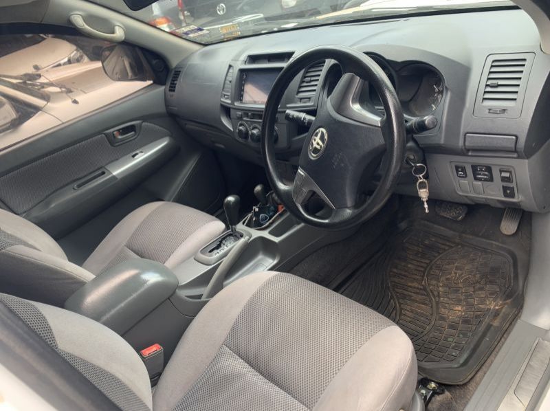 2010 Toyota Hilux double cabin pictures