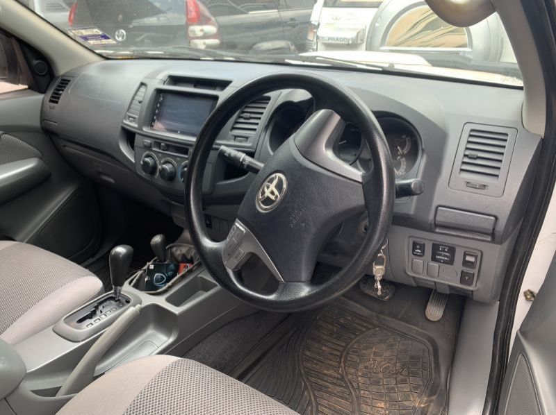 2010 Toyota Hilux double cabin pictures