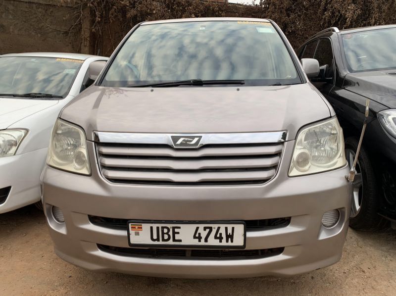 2003 Toyota Noah  pictures