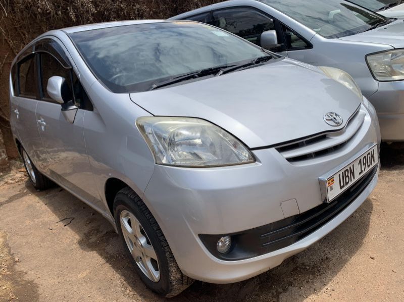 Used Toyota passo sette  for sale in Kampala, Uganda