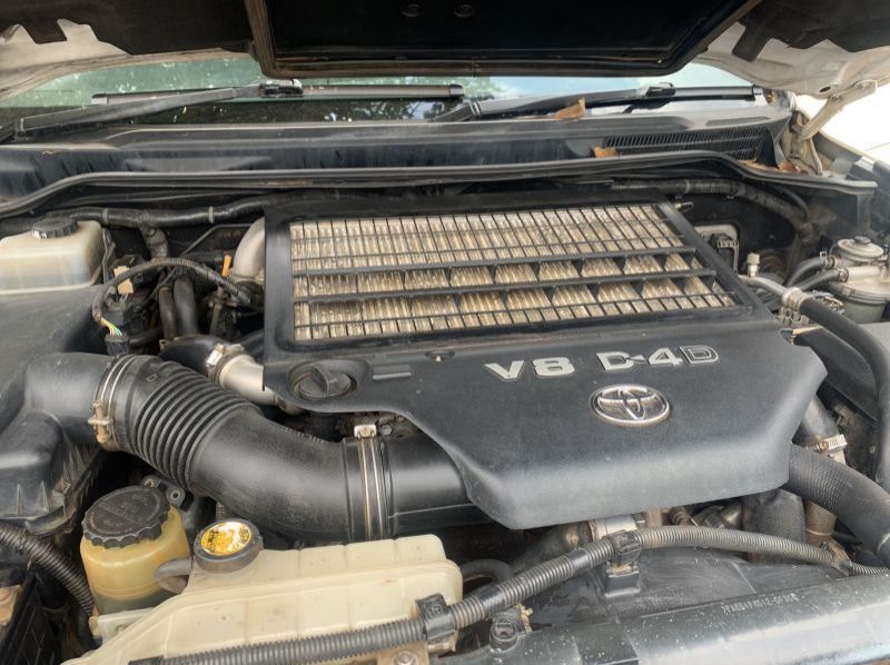 2009 Toyota Land Cruiser v8 pictures