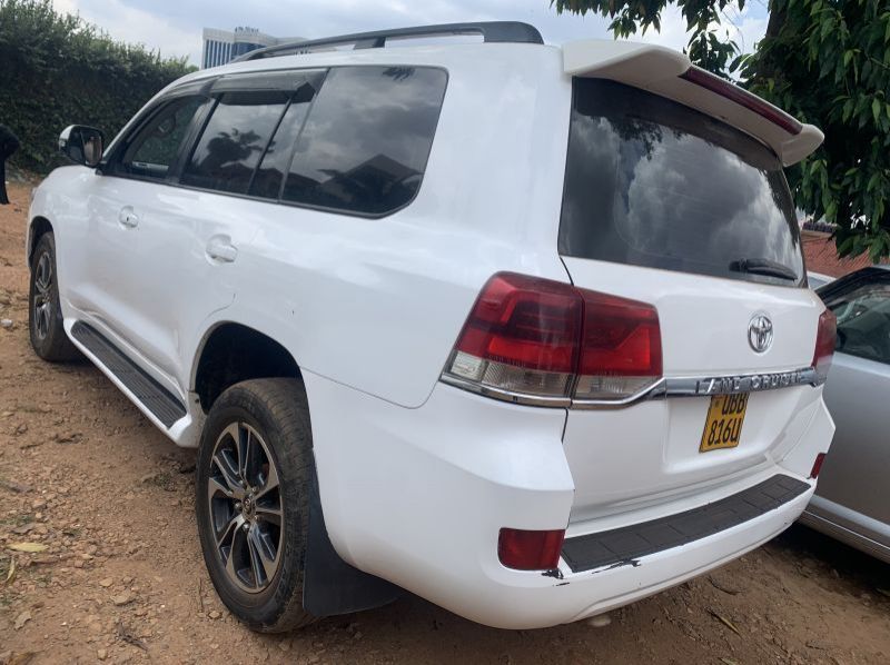 2009 Toyota Land Cruiser v8 pictures