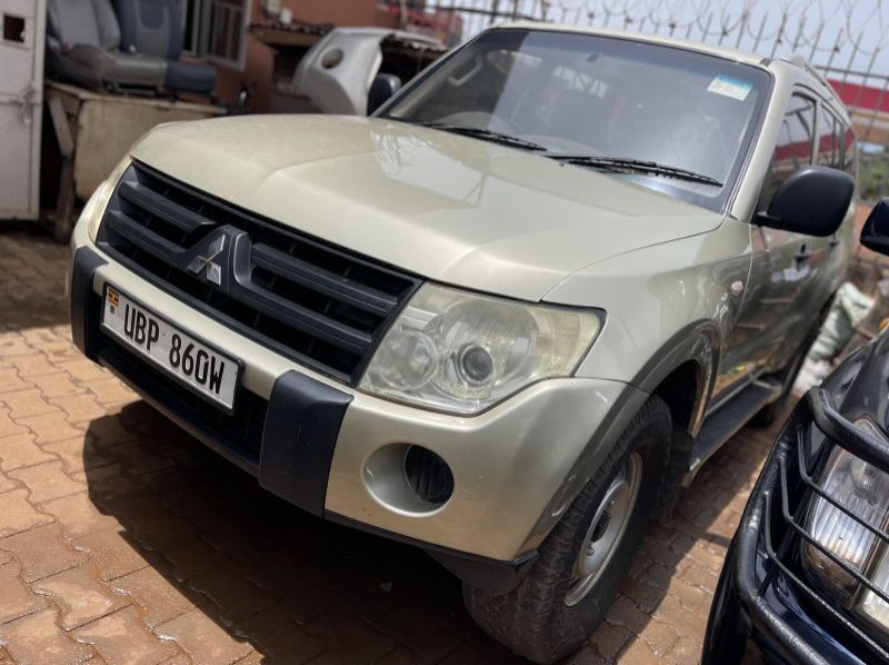 2012 Mitsubishi pajero pictures