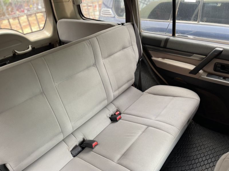 2012 Mitsubishi pajero pictures