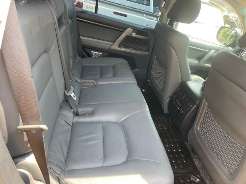 2010 Toyota land cruiser v8 pictures