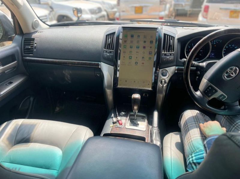 2010 Toyota land cruiser v8 pictures