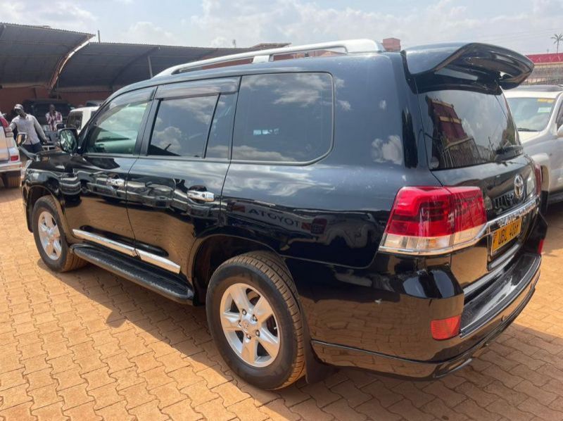 2010 Toyota land cruiser v8 pictures